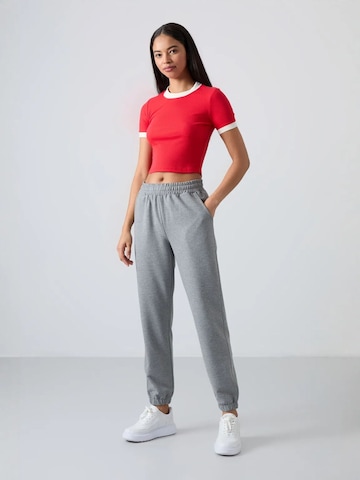 Effilé Pantalon Tommy Life en gris : devant
