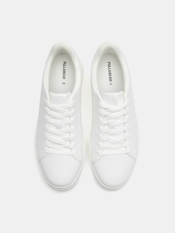 Pull&Bear Trampki niskie w kolorze biały