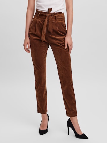 VERO MODA - Pantalón plisado 'Eva' en marrón: frente