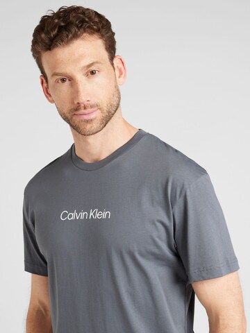 Calvin Klein T-Shirt 'Hero' in Grau