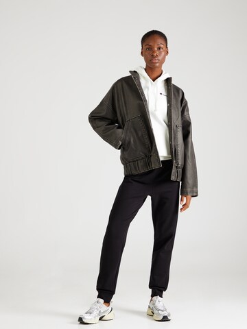 Felpa di Champion Authentic Athletic Apparel in bianco