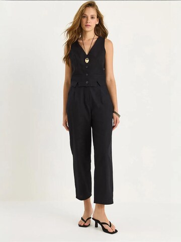 Completo pantalone di Bianco Lucci in nero: frontale