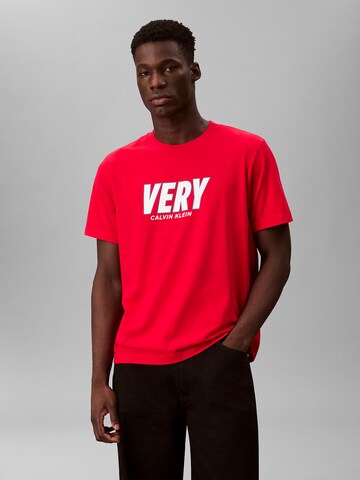 T-Shirt Calvin Klein Jeans en rouge : devant