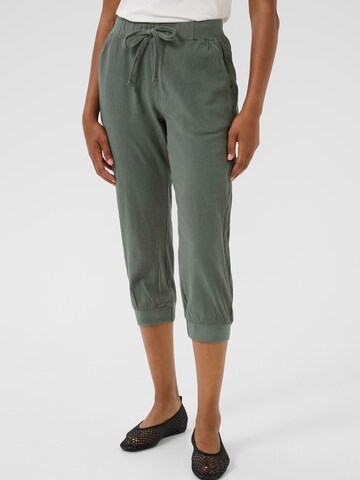 Effilé Pantalon 'Naya' Kaffe en vert : devant