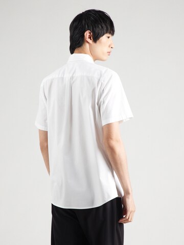 Coupe regular Chemise GAP en blanc