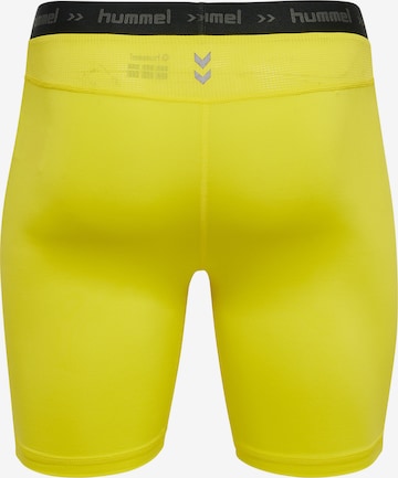 Hummel - Skinny Pantalón deportivo en amarillo