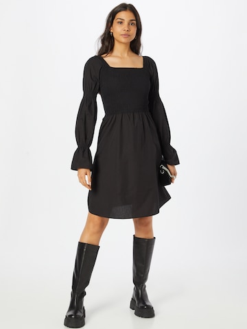 Rochie de la NU-IN pe negru