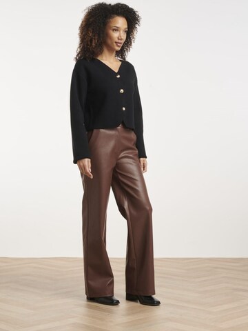 Smashed Lemon Regular Trousers in Brown