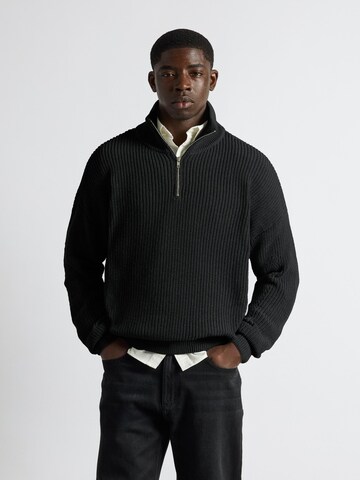 Burocs Sweater in Black: front