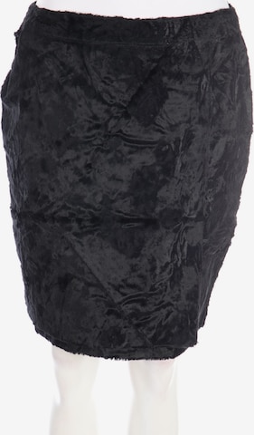 Versace Classic V2 Skirt in XXL in Black: front