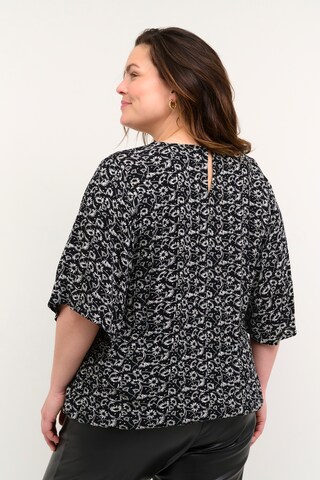 KAFFE CURVE Bluse 'riona' i svart