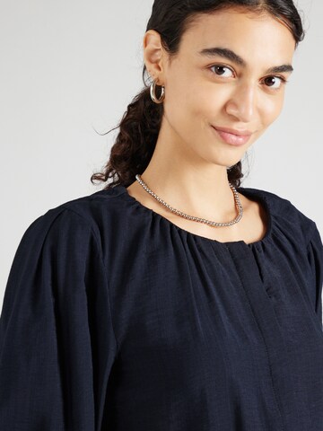 Aware Blus 'VMLADY' i blå