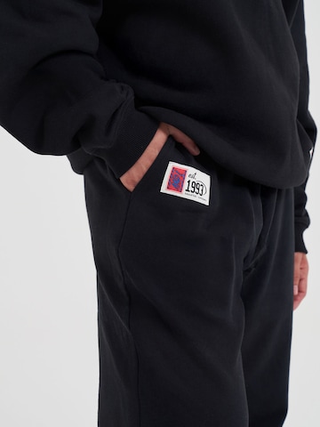 AND1 Tapered Funktionsbyxa i svart