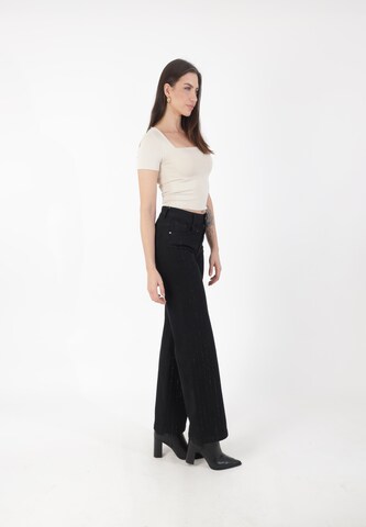 Elara Flared Jeans in Zwart