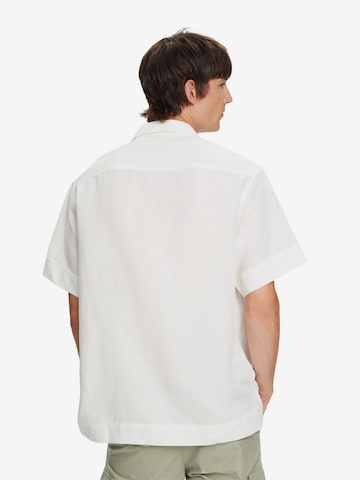 Coupe regular T-Shirt ESPRIT en blanc