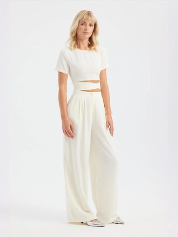 Completo pantalone di Hiccup in bianco