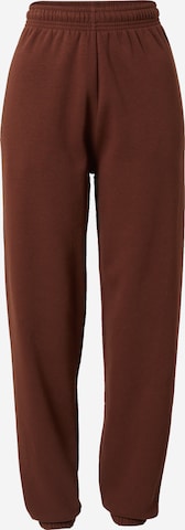 Kendall for ABOUT YOU - Pantalón 'Dillen' en marrón: frente