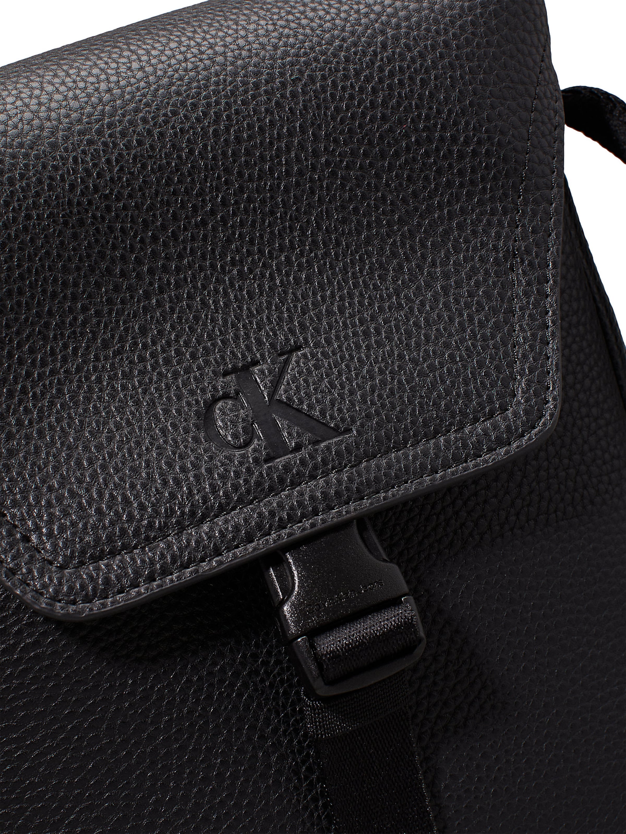 Calvin Klein Axelremsväska i svart