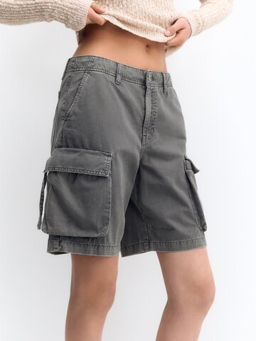 Pull&Bear Loosefit Shorts in Grau