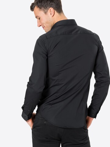 Casual Friday - Ajuste estrecho Camisa en negro