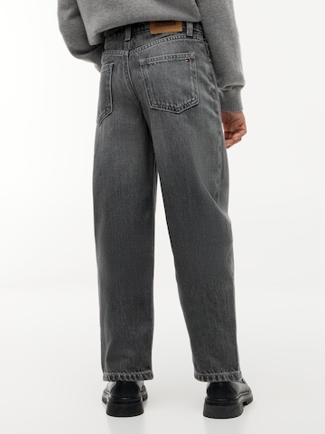 TOMMY HILFIGER Barrel Džínsy - Sivá