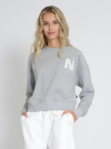 NASSAU Beach Club Sweatshirt in Grijs: voorkant