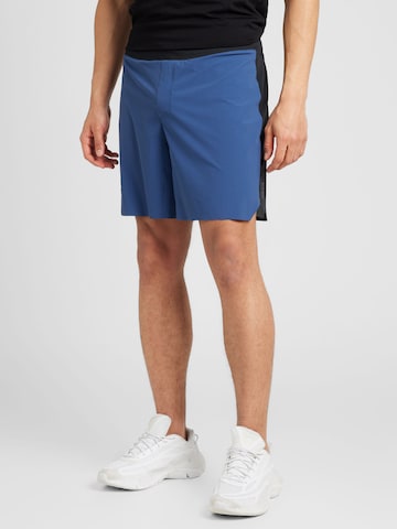 On Regular Sportshorts in Blau: predná strana