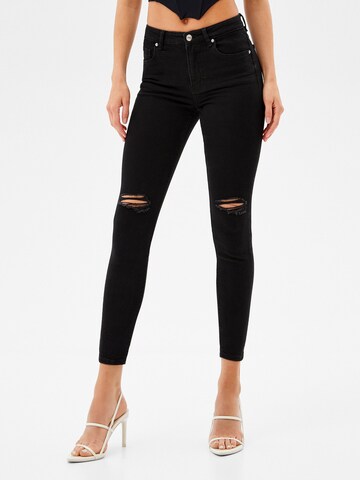 Bershka Skinny Jeans in Black: front