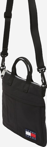 Tommy Jeans Crossbody Bag in Black: front