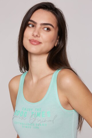 Soccx Basic Ripptop mit Print und Schmucksteinen in Blau