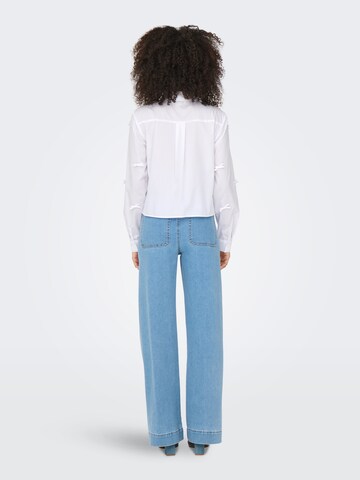 ONLY - Blusa 'Bowy' en blanco