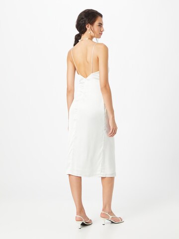 Robe de cocktail Maya Deluxe en blanc