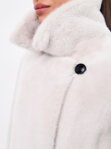 CESARE GASPARI Winter coat in Beige