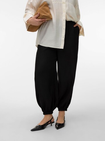 Vero Moda Curve Loosefit Broek 'VMClifina' in Zwart: voorkant