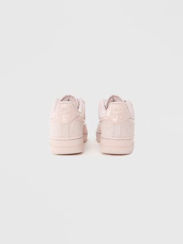 Sneaker bassa 'Air Force 1 '07' di Nike Sportswear in rosa