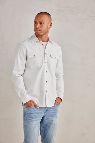 Coupe regular Chemise JOHN DEVIN en blanc