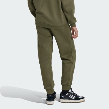Effilé Pantalon ADIDAS ORIGINALS en vert