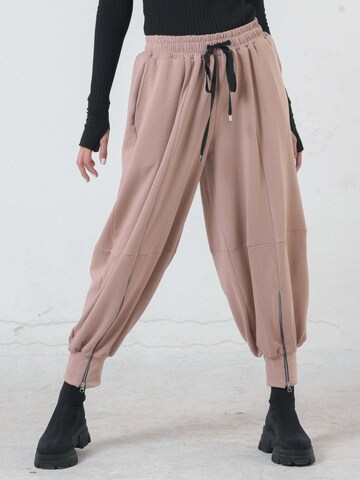 Metamorphoza Loose fit Harem Pants in Beige: front