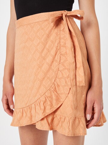 PIECES - Falda 'TANNA' en naranja