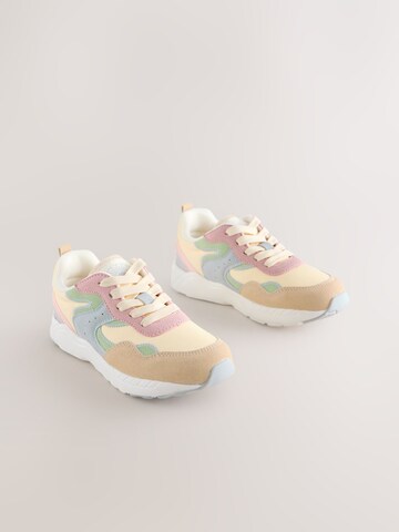 Sneaker de la Next pe mai multe culori