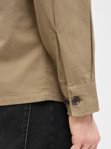 JJ Rebel - Ajuste regular Camisa 'JREBCARL' en beige