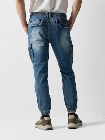 KOROSHI Tapered Cargojeans i blå