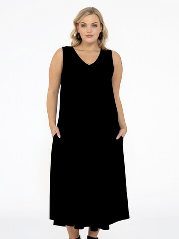 Yoek Dress in Black: front