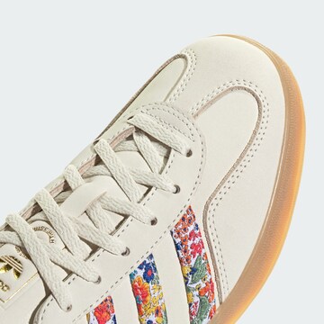 Baskets basses 'Gazelle Indoor x Liberty London' ADIDAS ORIGINALS en blanc