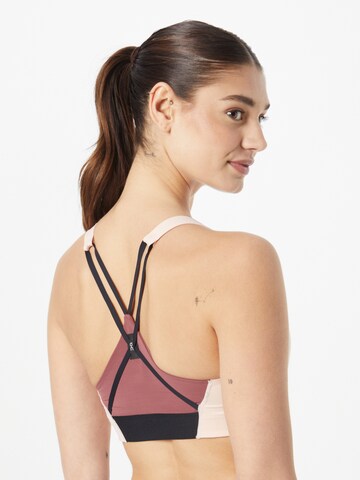 On Bustier Sport-BH in Pink