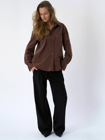 TEESHOPPEN - Camisa ' Thalia ' em castanho