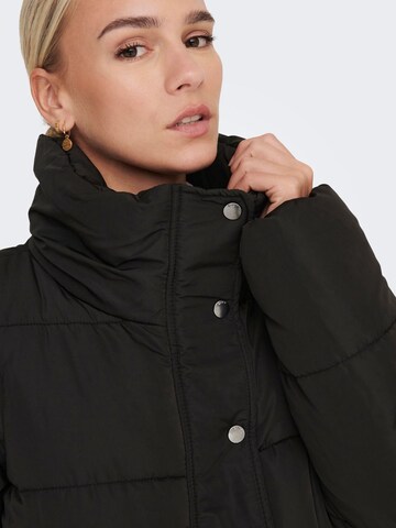 Only Petite - Casaco de inverno 'Cool' em preto