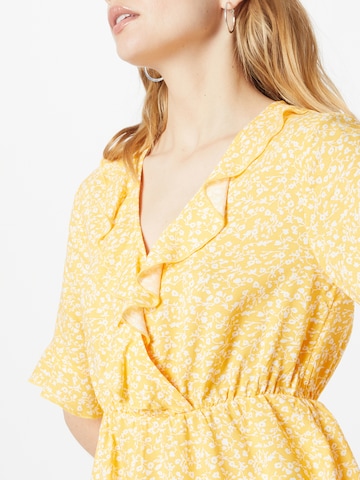 ABOUT YOU Shirt 'Tabea' in Yellow