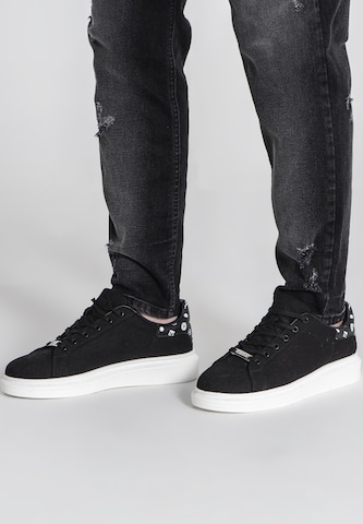 Baskets basses Gianni Kavanagh en noir : devant