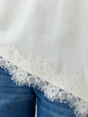 OUI Top in White